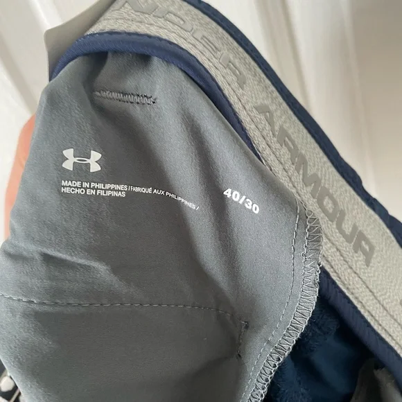 Sleek and Stylish: Under Armor Tapered Pants 0360 - Picture 7 of 9